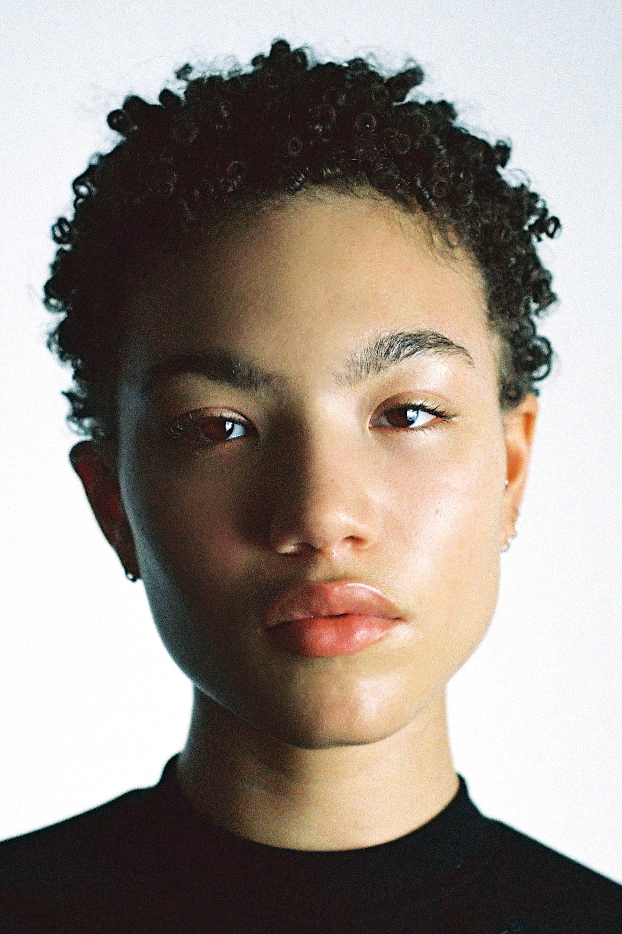 Louiza Aura Biography