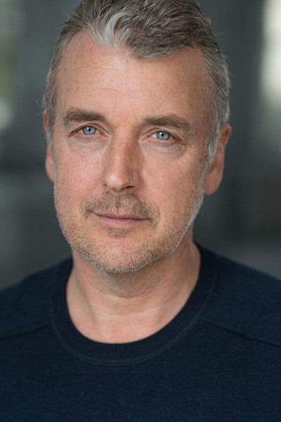 Euan Macnaughton Biography