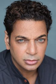 Christopher Logan biography, age and filmography