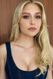 Alyvia Alyn Lind biography, age and filmography