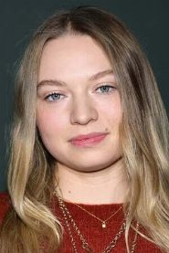 Mia Threapleton biography, age and filmography