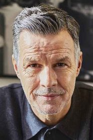 Des Hamilton biography, age and filmography