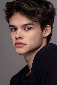 Curran Walters biography, age and filmography