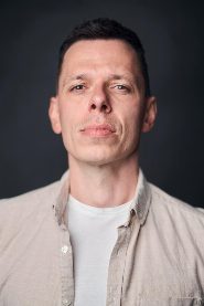 Lee Comley biography, age and filmography