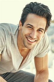 Deniz Akdeniz biography, age and filmography