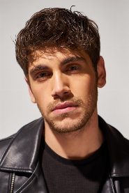 Emre Bey biography, age and filmography