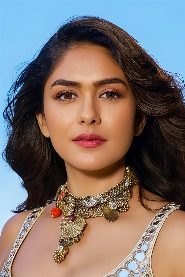 Mrunal Thakur biography, age and filmography