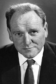 Bernard Lee biography, age and filmography