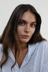 Caitlin Stasey biography, age and filmography