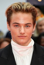 Mitchell Hoog biography, age and filmography