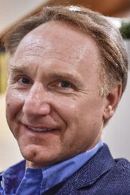 Dan Brown biography, age and filmography