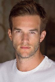 Andy Favreau biography, age and filmography