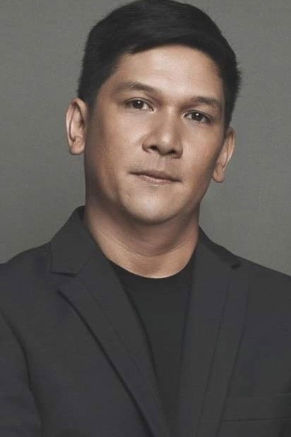 Mark Escueta portrait