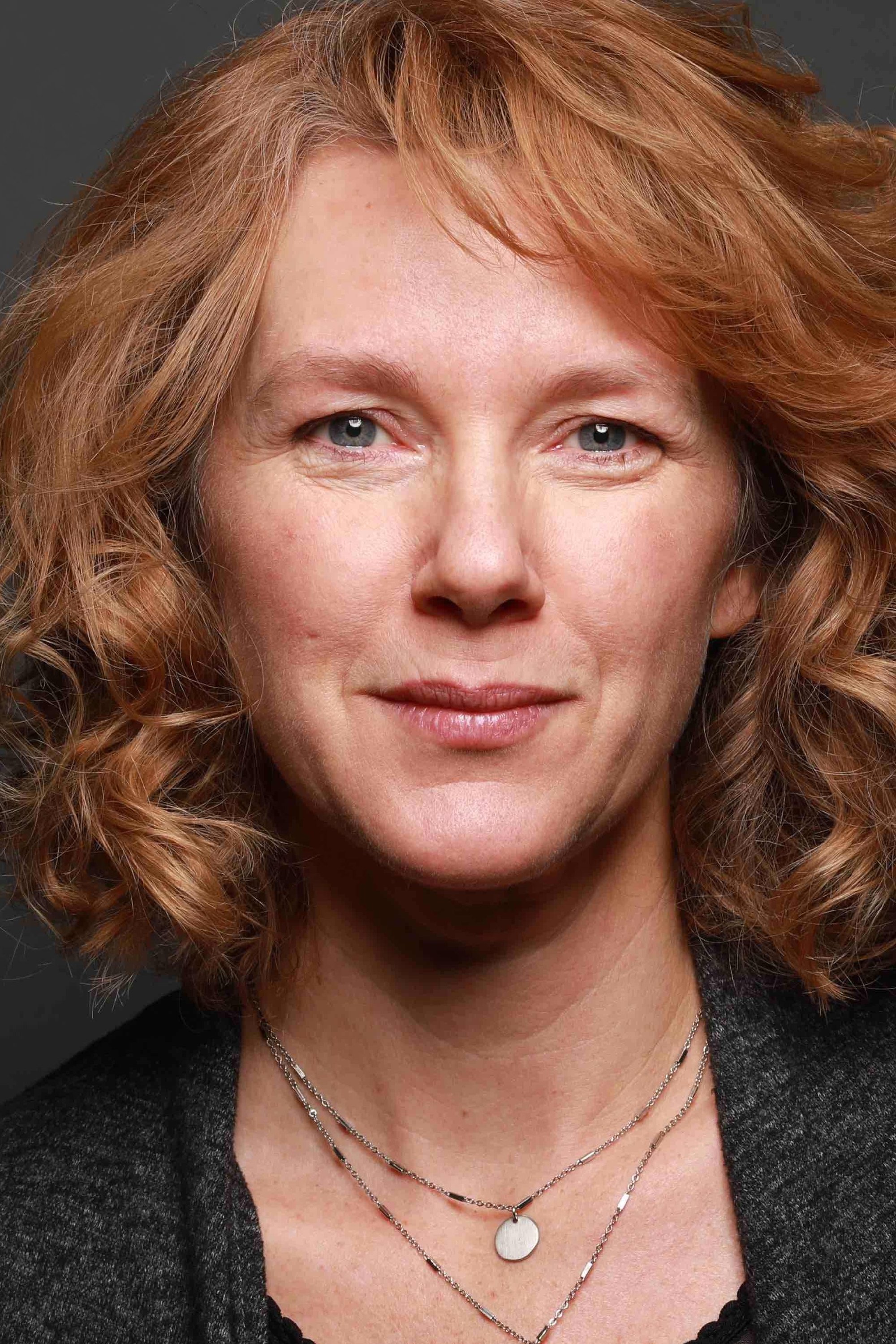 Elise Robertson Biography