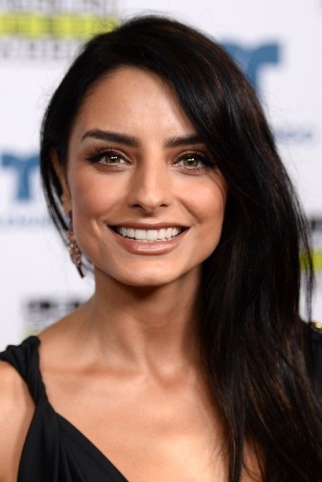 Aislinn Derbez Biography