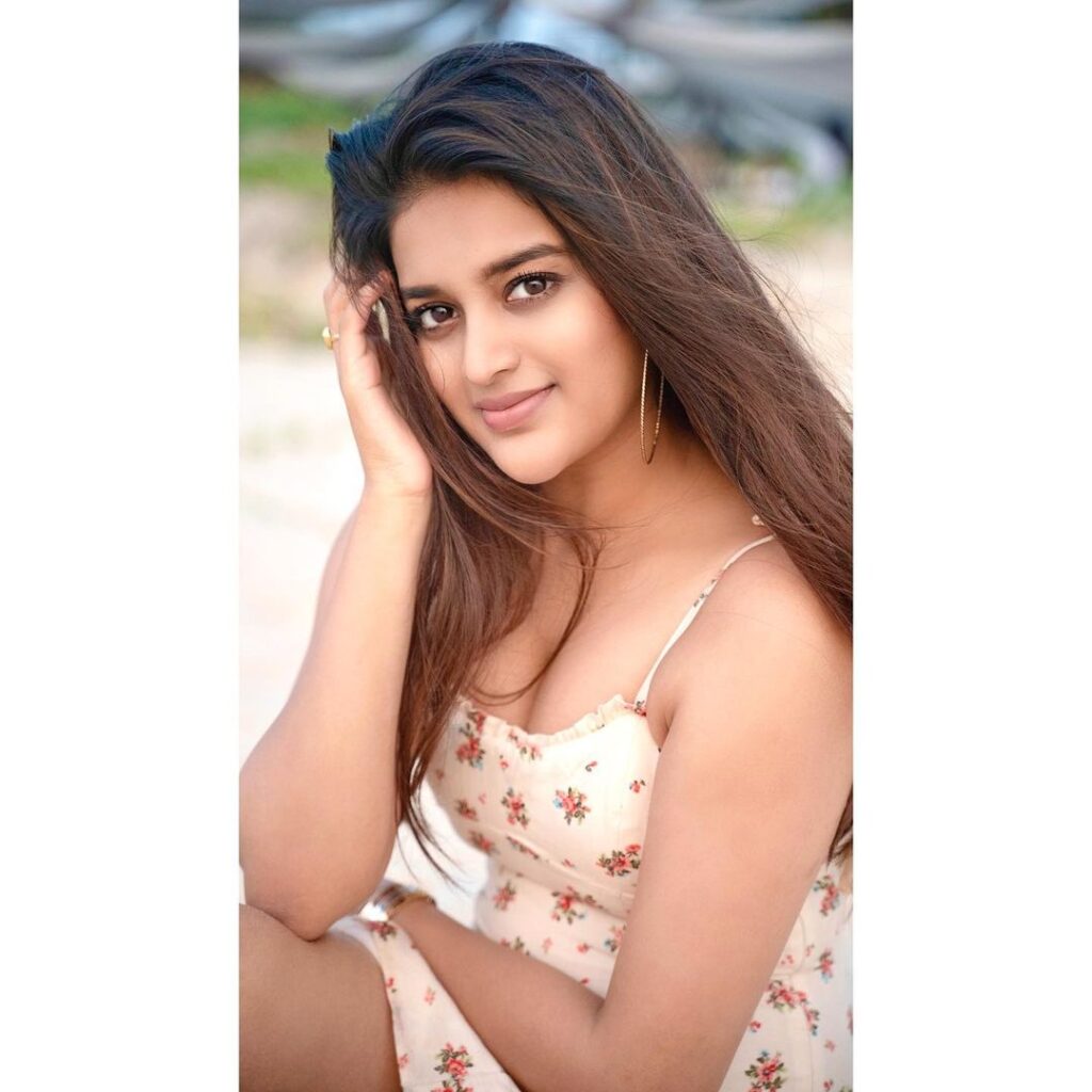 Nidhhi Agerwal Hot, Sexy & Latest Photos